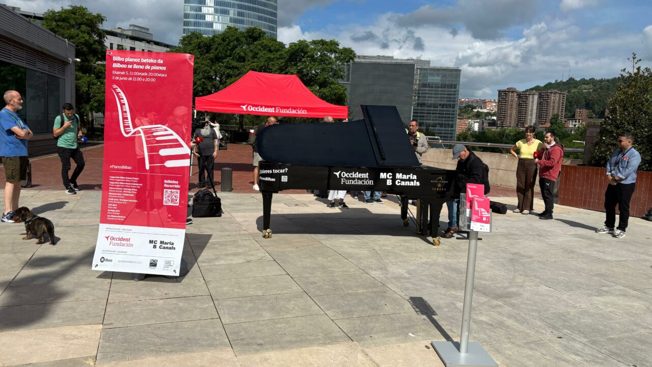 Ocho pianos de cola repartidos por Bilbao buscan artista