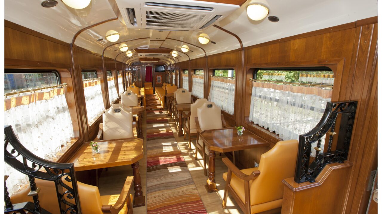 El Expreso de la Robla arranca desde Bilbao: un viaje único en un tren histórico por el norte de España