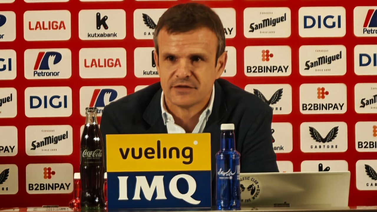 Jon Uriarte no descarta fichajes y se muestra «optimista» con la renovación de Yuri Berchiche