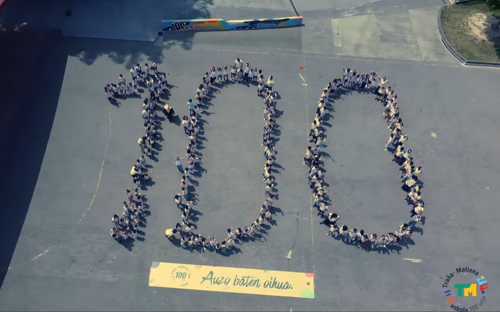 Este colegio de Bizkaia estrena un videoclip para celebrar su centenario