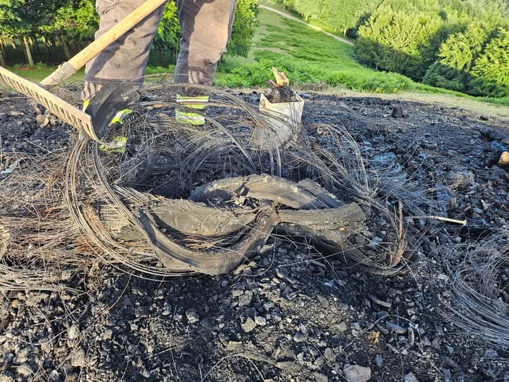 Zalla pide ayuda para aclarar el incendio del mirador del Ilso tras hallar tres neumáticos entre los restos