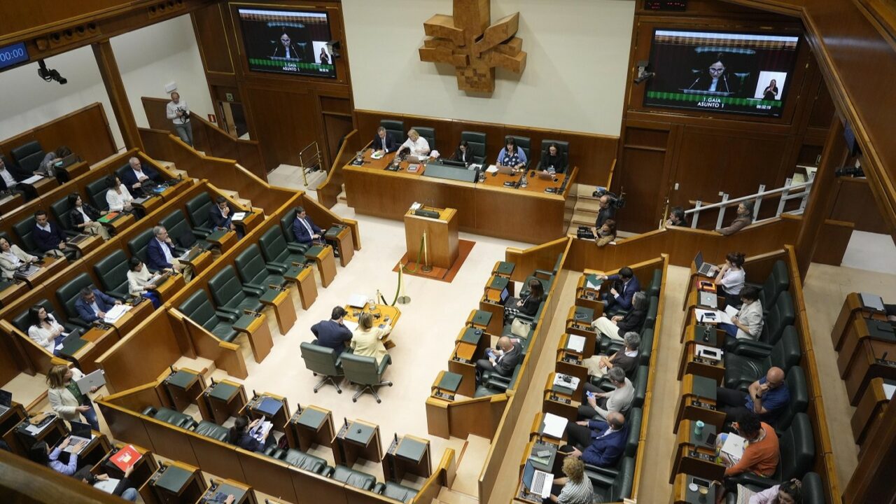 Hasta 600.000 euros de multa: el Parlamento Vasco endurece los controles en colonias de verano