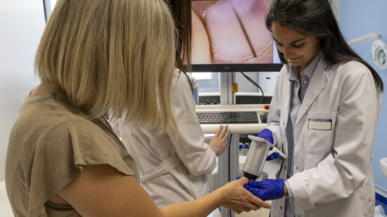 Osakidetza alerta sobre el melanoma acral en manos, pies y uñas: la autoexploración puede salvar vidas
