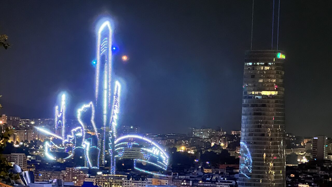 La vuelta al mundo en 1.500 drones: de París a Nueva York pasando por Bilbao