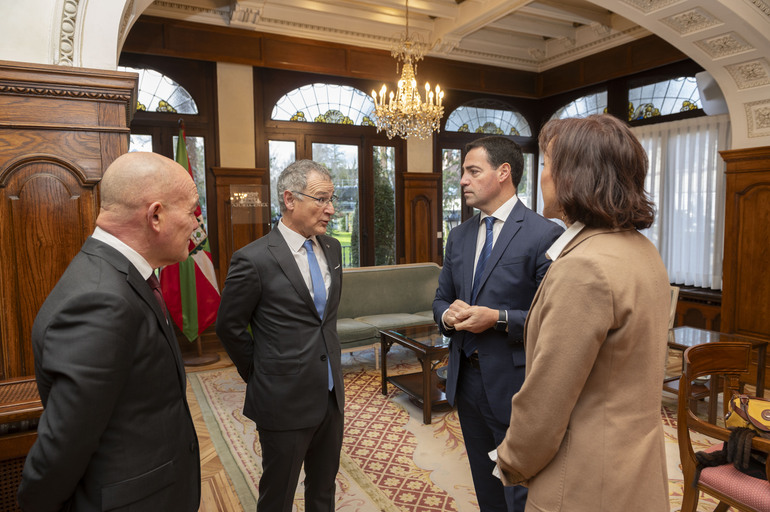 El Gobierno vasco exige explicaciones a la EHU por los ceros en euskera de la PAU y convoca una reunión de urgencia