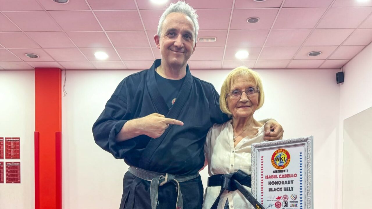 Un reconocimiento especial para Isabel Cabello: cinturón negro de karate a los 83 años