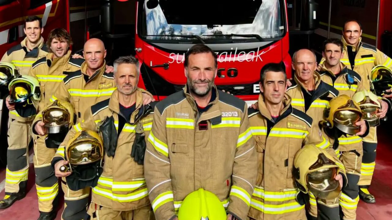Emotiva despedida a Javi, un referente de los bomberos de Bizkaia: “Te llevas nuestro respeto y cariño para siempre”