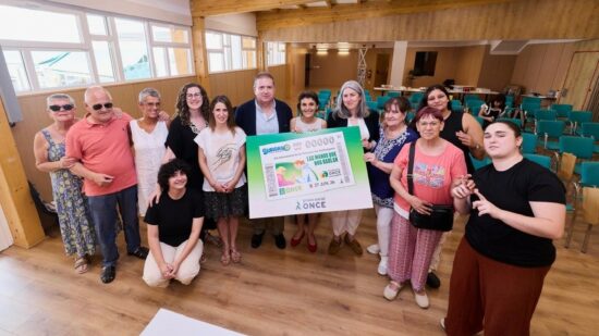 ‘Las manos que nos hablan’ el cupón de la ONCE dedicado a personas con sordoceguera