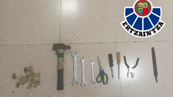 Detenidos dos hombres en Mallabia tras ser sorprendidos robando cableado del alumbrado público