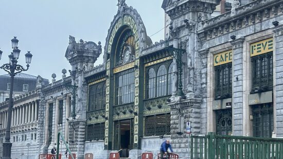La estación de La Concordia de Bilbao se iluminará con los colores del arcoíris por el Orgullo LGTBIQA+