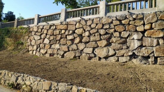 Bilbao finaliza las obras de estabilización del muro del parque de la Huella en Artxanda