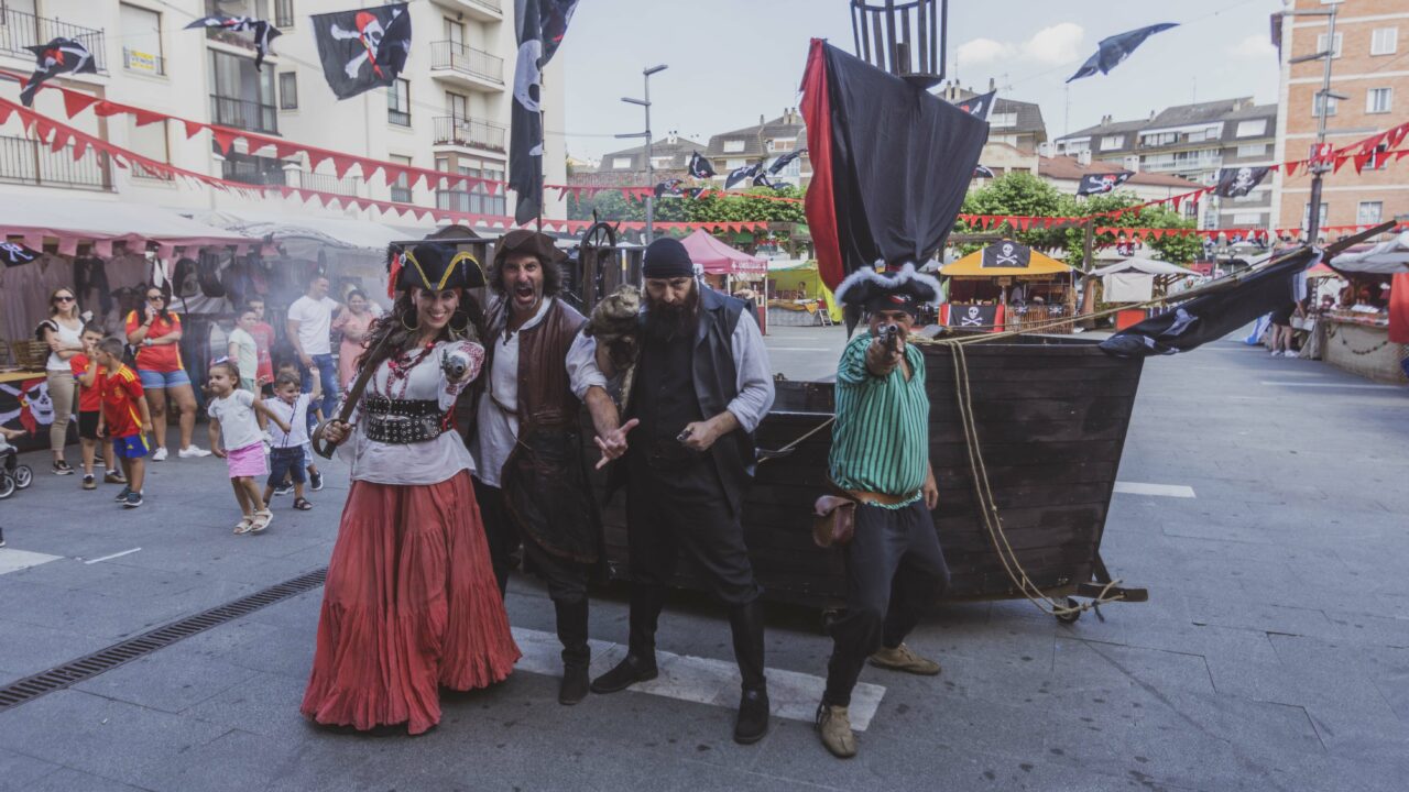 Este el Mercado Pirata a una hora de Bilbao que regresa con espectáculos, música y actividades para toda la familia