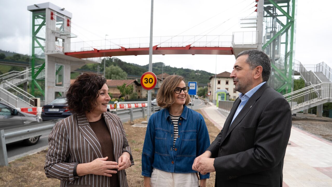 Bizkaia refuerza la seguridad en la N-634 con una nueva pasarela peatonal en Amorebieta-Etxano