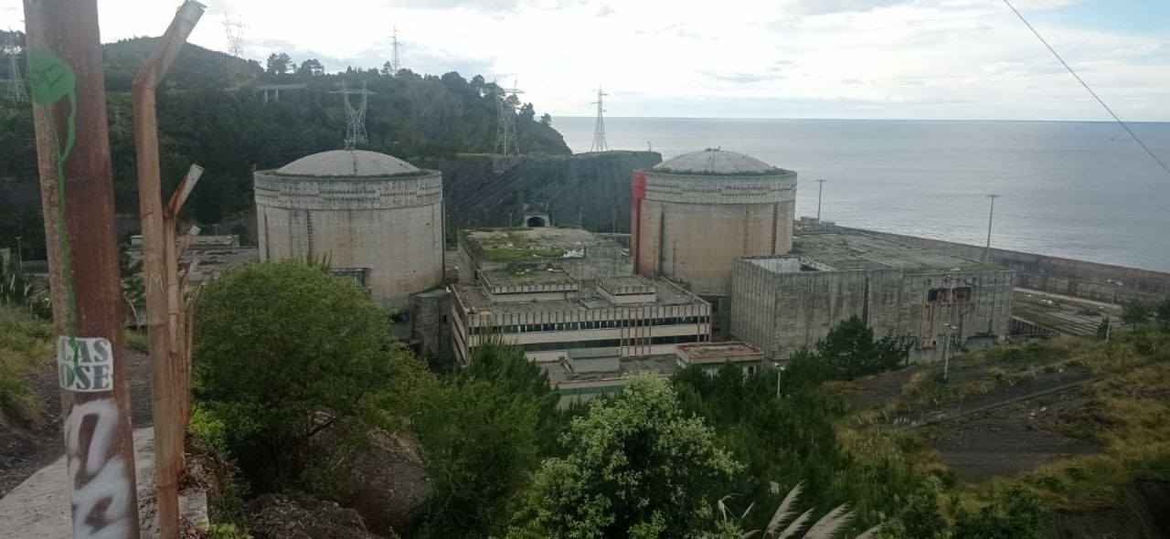 Ecologistas en Acción otorga cuatro Banderas Negras a Bizkaia y Gipuzkoa por contaminación y mala gestión ambiental