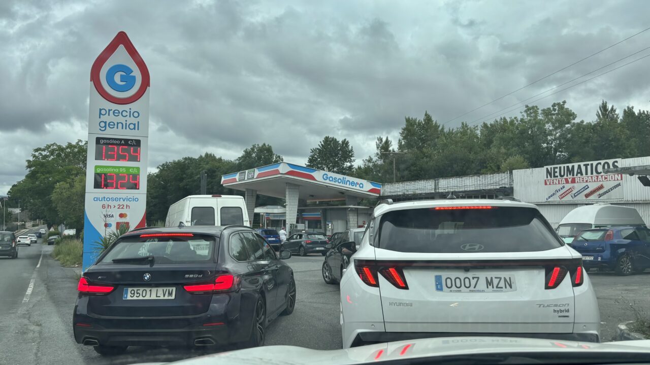 Los conductores vizcaínos se adelantan a la subida del precio de los carburantes