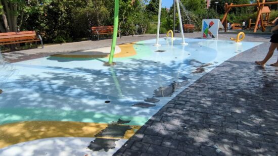 Barakaldo apela al civismo tras registrar varios daños en el parque acuático de San Vicente