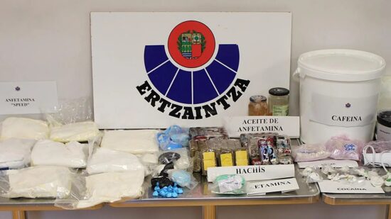 Golpe al narcotráfico en Bizkaia: dos detenidos y droga valorada en 384.000 euros