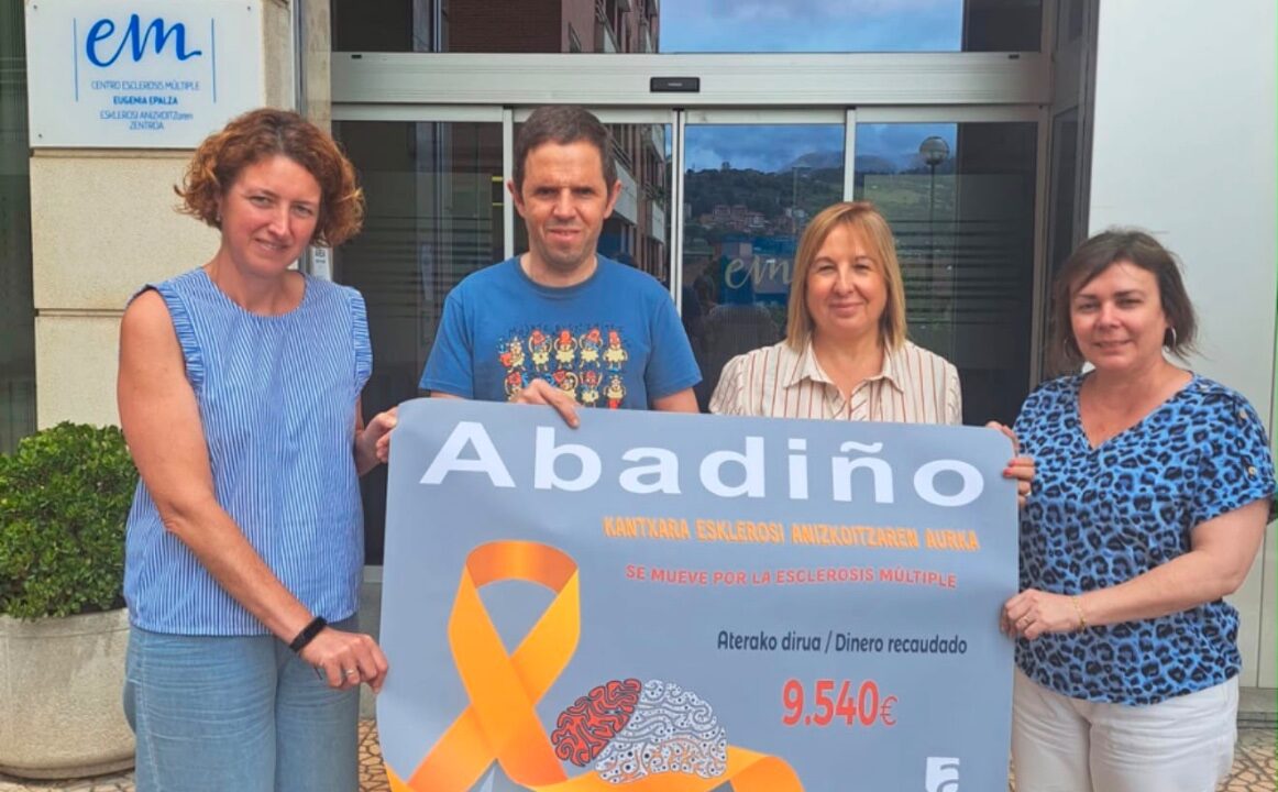 Abadiño dona más de 9.500 euros para impulsar un programa de fisioterapia  para personas con esclerosis múltiple
