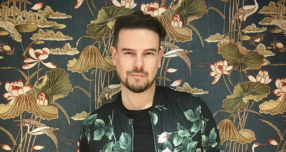 Raúl acelera su nueva etapa con ‘Tú Me Das la Vuelta’, un single pop vibrante que celebra el amor y la energía