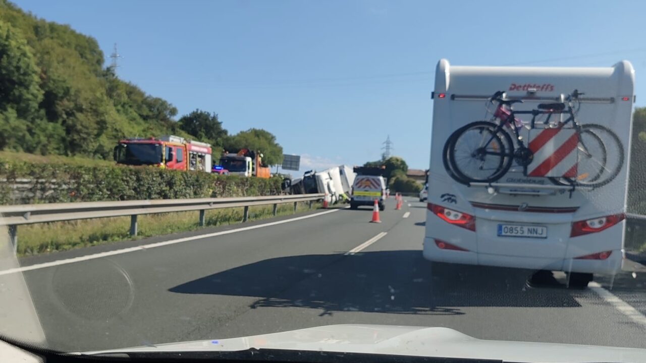 Retenciones de hasta 4 kilómetros en la A-8 hacia Cantabria por la operación salida