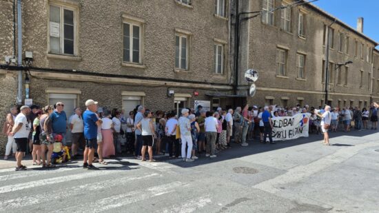Zaldibar vuelve a salir a la calle por la sanidad: denuncian que el pueblo se quedará sin médico este verano