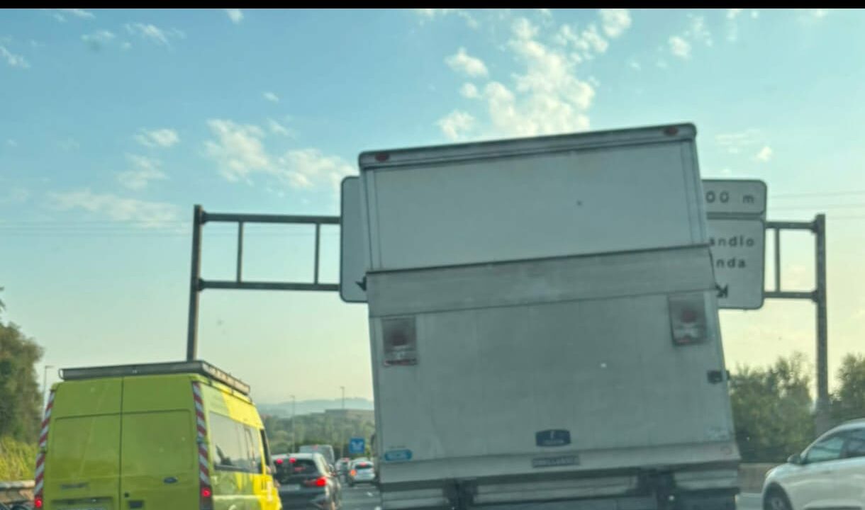 Un accidente en el desvío hacia Erandio provoca importantes retenciones en La Avanzada