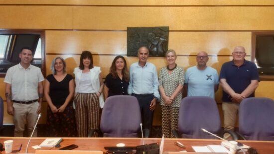 Khaled Quzmar denuncia en las Juntas Generales la «violación sistemática y mantenida» de los derechos de los menores en Palestina