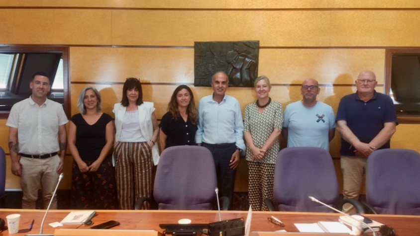 Khaled Quzmar denuncia en las Juntas Generales la «violación sistemática y mantenida» de los derechos de los menores en Palestina