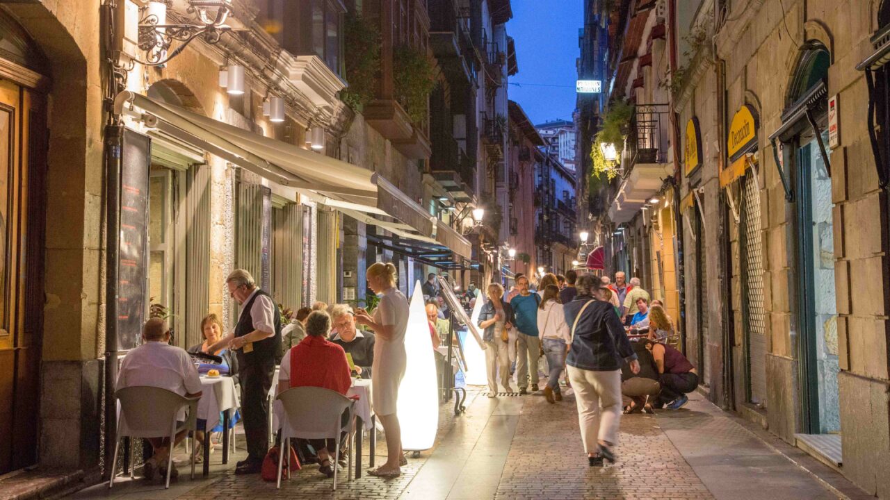 Bilbao autoriza 78 terrazas estivales para agosto, 65 de ellas durante todo el mes