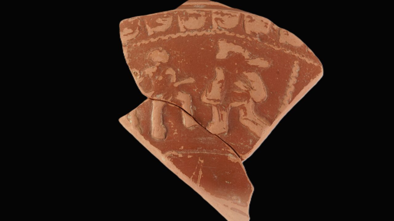 Forua revela una escena de gladiadores en una cerámica romana única en Bizkaia