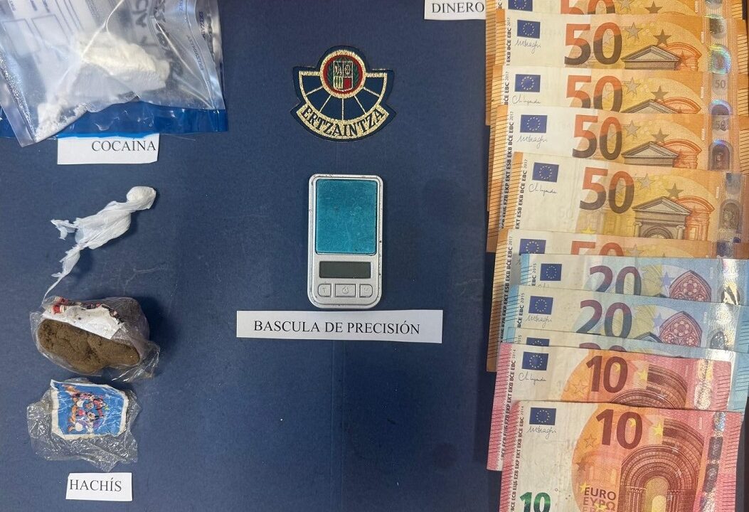 La Ertzaintza detiene a un camarero por presunto tráfico de drogas en un bar de Portugalete