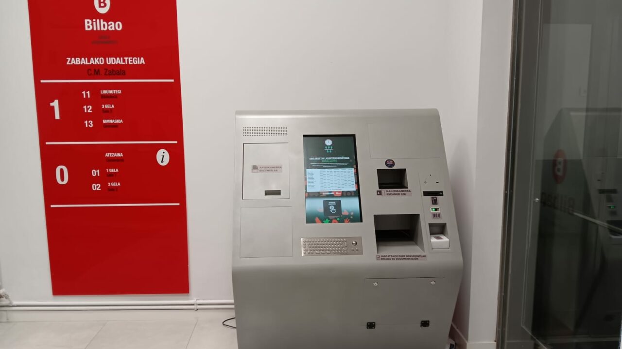 Bilbao amplía la red de máquinas Bilbaoclick con cinco nuevos puntos para realizar trámites municipales