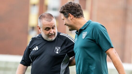 El gesto humano de Edin Terzic con Nando Alonso, entrenador del Derio: «Muchas veces nos olvidamos de esa faceta»