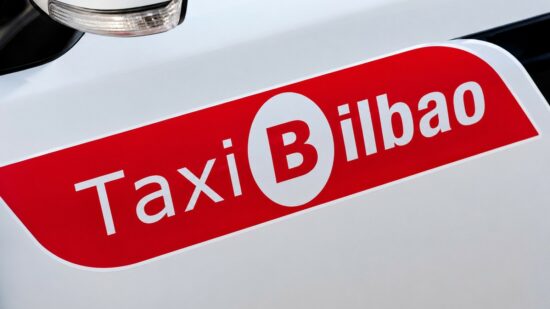 El Ayuntamiento de Bilbao refuerza el autotaxi para personas con movilidad reducida