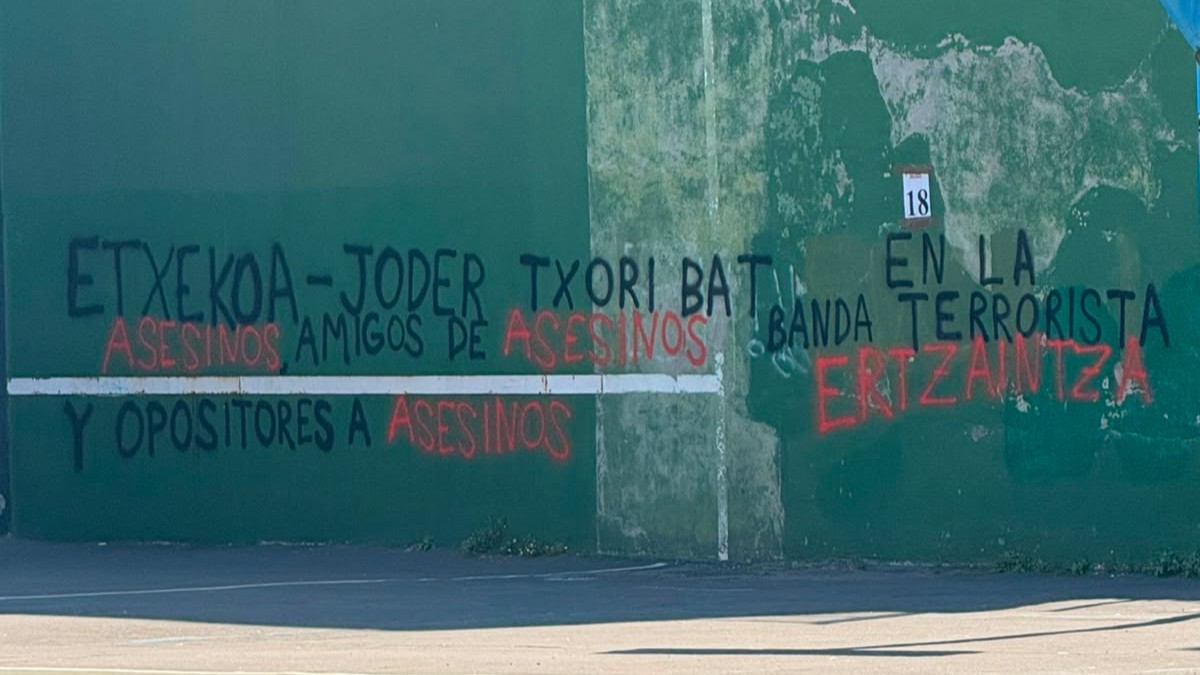 El Ayuntamiento de Getxo condena las pintadas amenazantes contra la Ertzaintza y una cuadrilla en Algorta