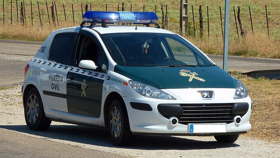 Muere una mujer en un choque frontal entre un turismo y un autobús en Las Merindades