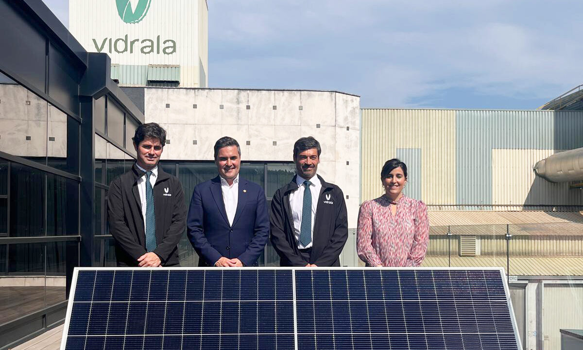 Vidrala estrena en Llodio la mayor planta solar de autoconsumo industrial de Euskadi
