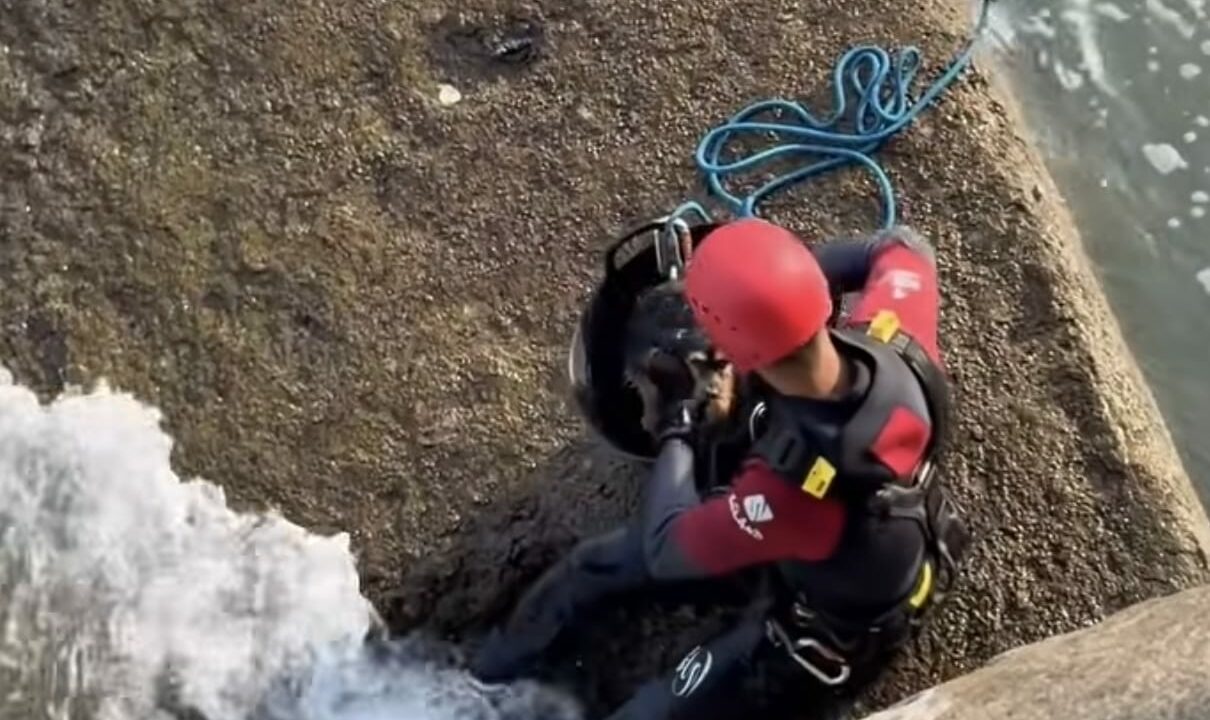 Martín, el bombero que rescató a Neska en Algorta: «Es una campeona»
