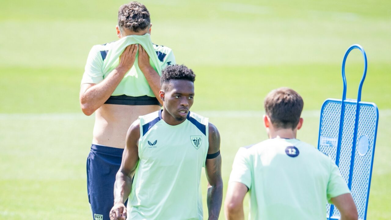 Mikel Vesga vuelve a entrenar con el grupo: su salida del Athletic, en punto muerto