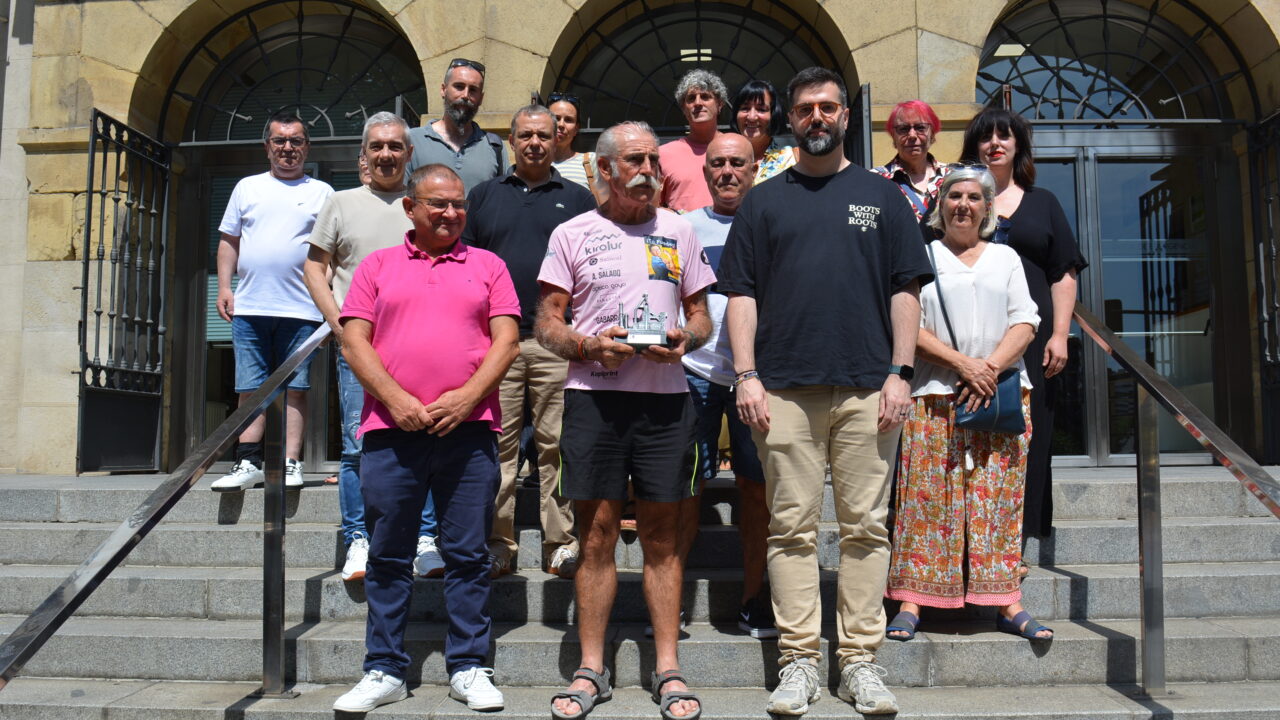 Juanjo Calvo vuelve a Sestao tras pedalear casi 5.000 kilómetros contra el cáncer: “Sabía que iba a conseguirlo”