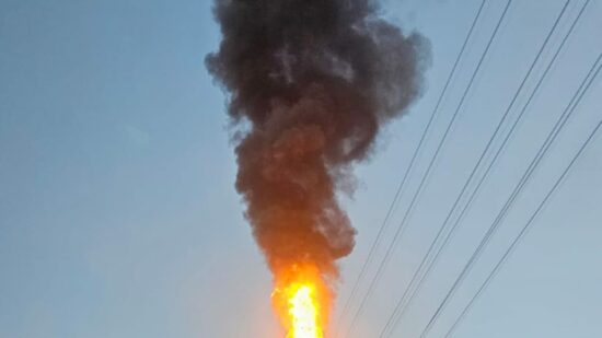 Alarma en Muskiz al ver la antorcha de seguridad de Petronor en pleno funcionamiento
