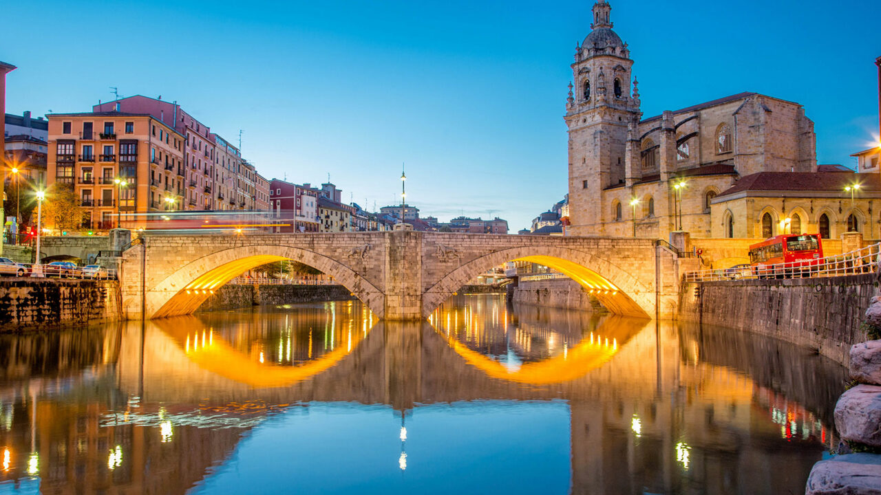 Bilbao congelará los impuestos  y cobrará una tasa turística de hasta 6,5 euros por noche