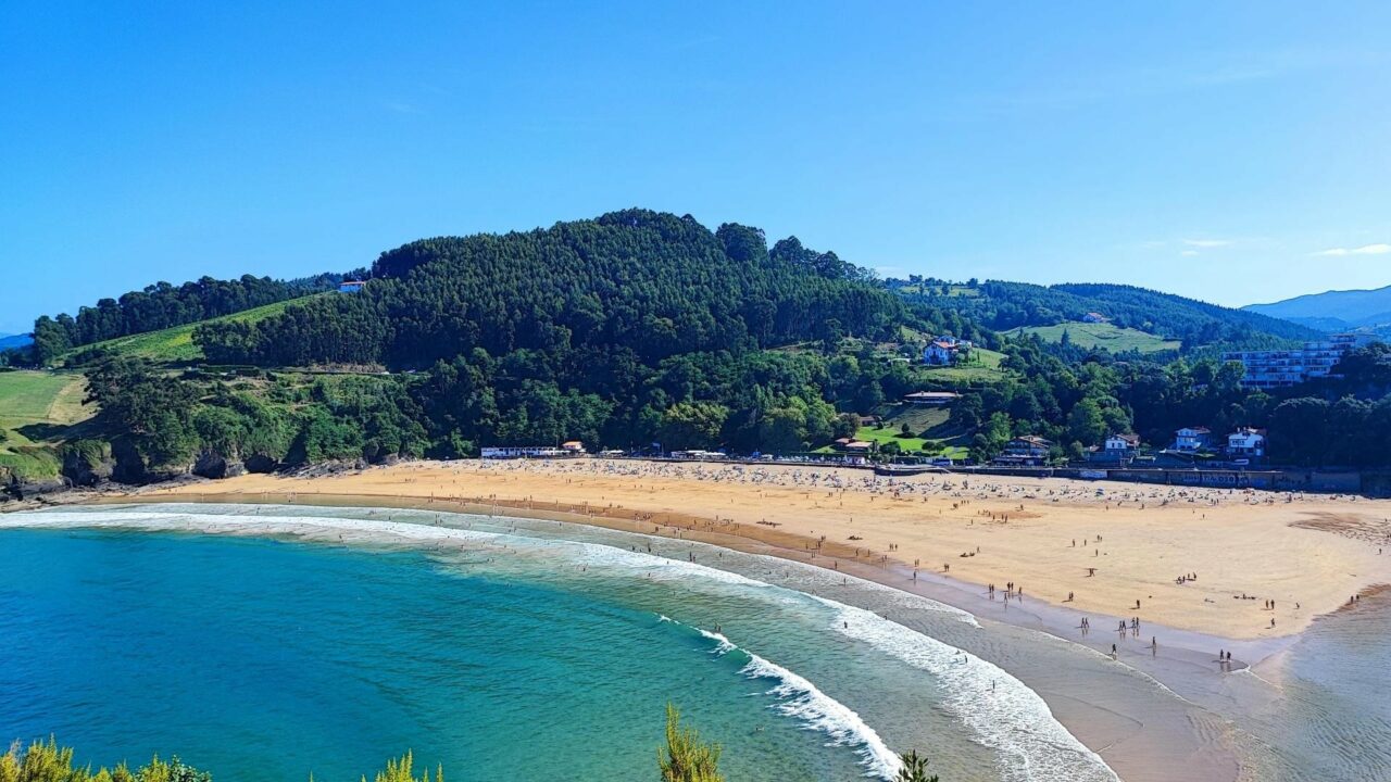 Estado de las playas de Bizkaia: tres arenales con bandera roja y diez con amarilla