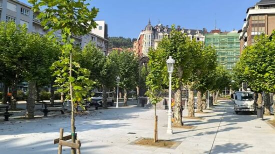 Castro Urdiales estrena la renovada Plaza de La Barrera tras meses de obras y debate vecinal