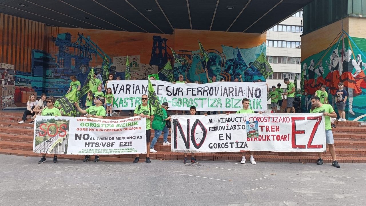 Barakaldo Naturala considera «hipócrita y electoralista» la concentración del PNV en el Congreso por la Variante Sur Ferroviaria