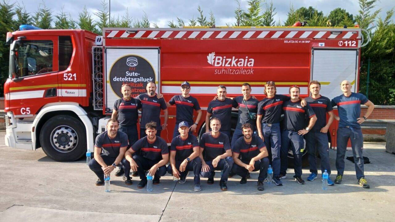 Bizkaia envía 30 efectivos y 13 vehículos para luchar contra el incendio entre Madrid y Ávila