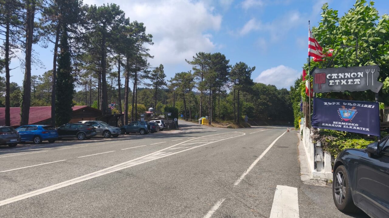 La denuncia de un barrio de Bermeo sin autobús: «La gente quiere venir a comer y tomar un vino, pero luego no puede volver»