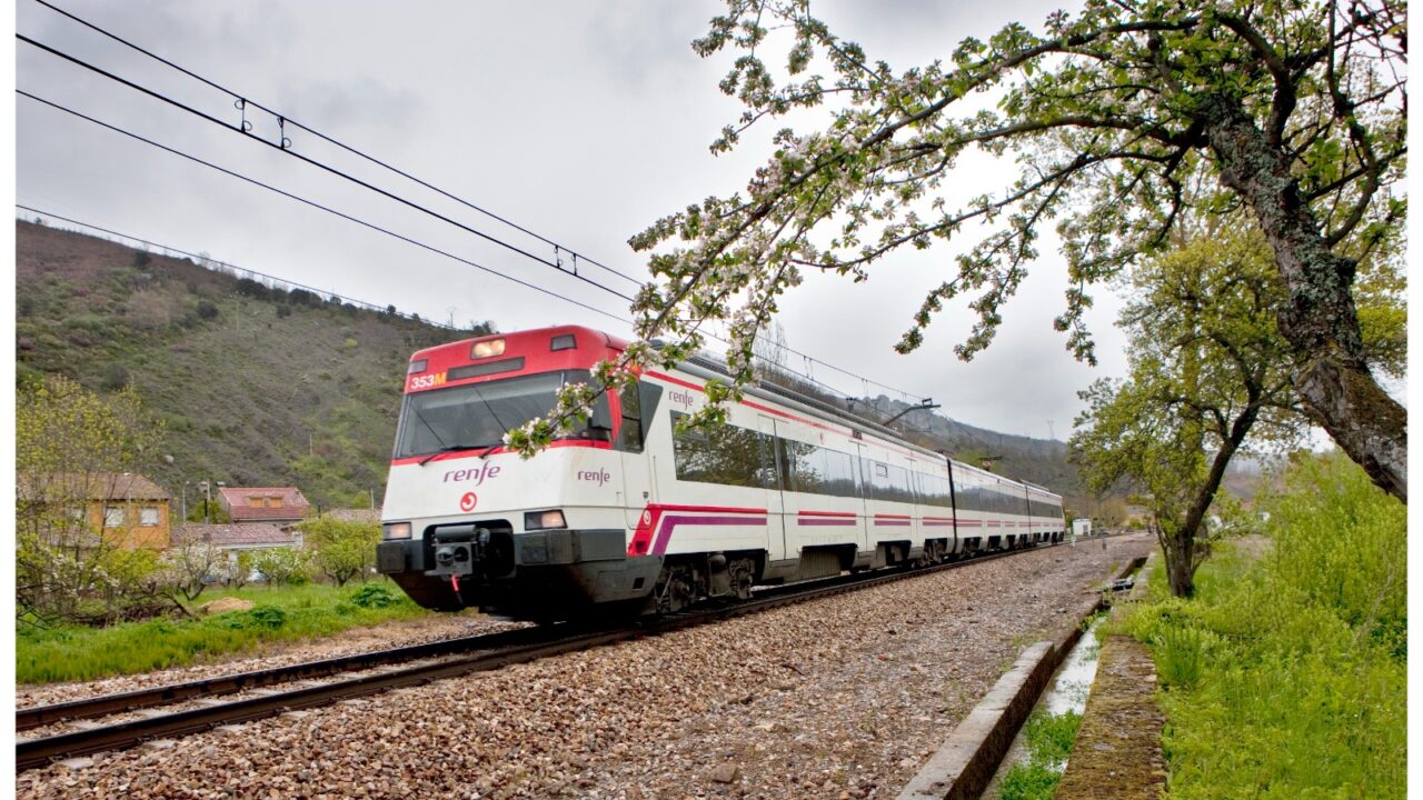 La línea C3 de Bilbao gana accesibilidad con la incorporación de tres nuevos trenes de Renfe