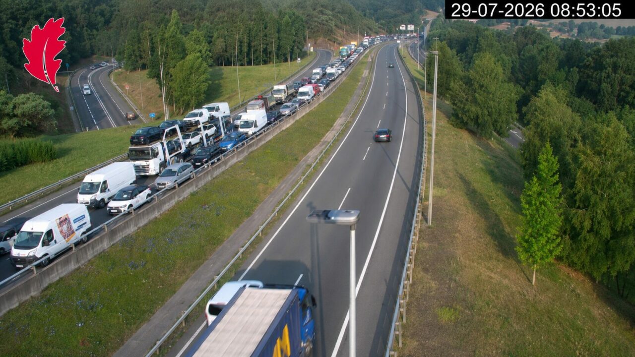 El Corredor del Txorierri en Lezama acumula tres kilómetros de retenciones