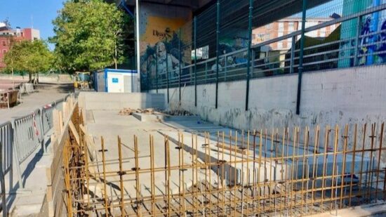 EH Bildu respalda a los vecinos de Zorrotza en sus quejas por los vestuarios municipales en la explanada de Astillero